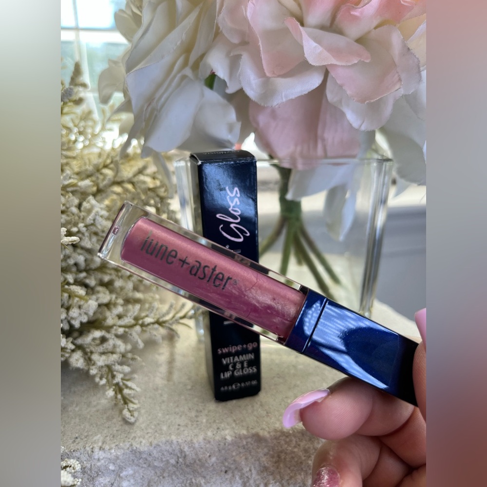 NIB - Lune + Aster - Vitamin C & E Lip Gloss - Visionary